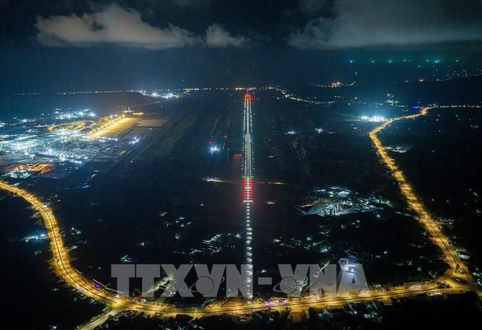 Giàn dẫn đường cất hạ cánh số 2 Cảng hàng không quốc tế Phú Quốc. Ảnh: TTXVN phát