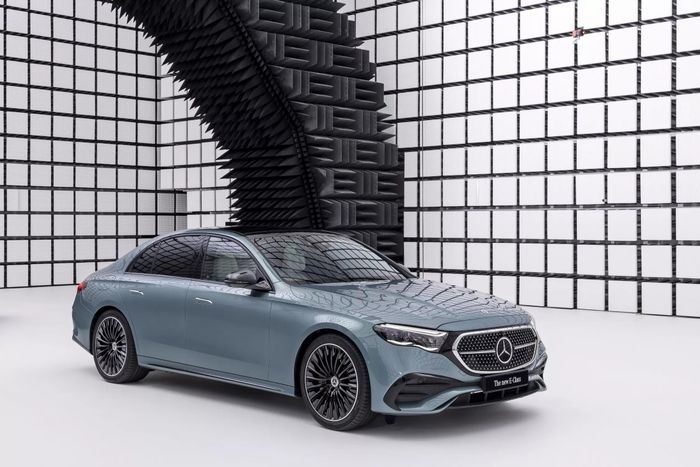 Mercedes-Benz đối mặt với nguy cơ phải dừng bán xe tại Mỹ.