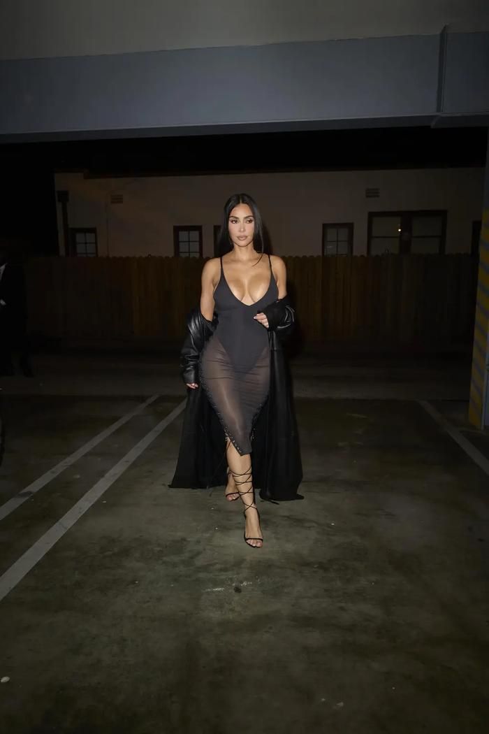 Kim Kardashian nhận về nhiều ý kiến trái chiều với lần xuất hiện mới đây.