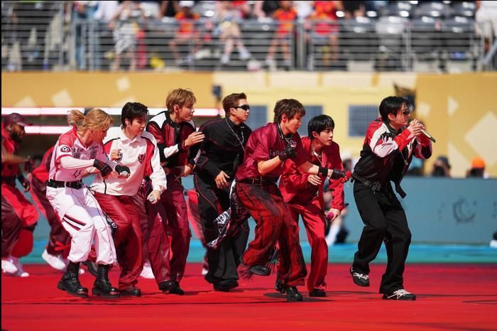 Màn trình diễn của BTS giữa giờ trận chung kết World Cup nhận được sự quan tâm của khán giả trên toàn thế giới.