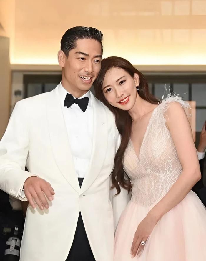 Lâm Chí Linh và chồng có nguy cơ đối diện án phạt tiền. (Ảnh Sina)