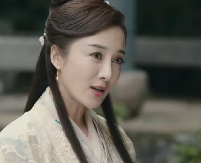 Phùng Hằng là một người vô cùng xinh đẹp và có trí nhớ tuyệt vời. 