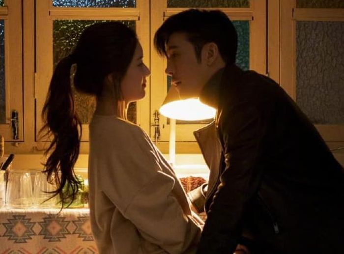 Cố Thắng Nam là đầu bếp trẻ tài năng nhưng thường xuyên gặp rắc rối trong công việc. Cuộc sống của cô thay đổi khi gặp Lộ Tấn, vị CEO lạnh lùng, giàu có và nổi tiếng khó tính trong lĩnh vực khách sạn. Ban đầu, cả hai liên tục đối đầu vì những khác biệt trong tính cách và quan điểm sống. Thế nhưng, chính những món ăn do Cố Thắng Nam chế biến đã dần chinh phục trái tim vị tổng tài. Từ mối quan hệ oan gia, họ viết nên câu chuyện tình yêu ngọt ngào, hài hước và đầy cảm xúc.