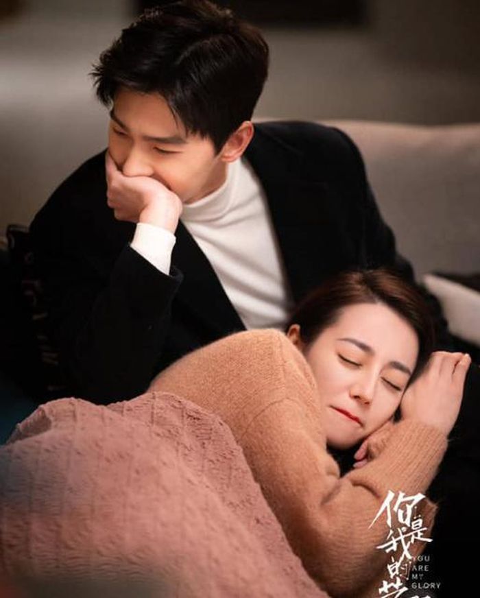 Vu Đồ là kỹ sư hàng không tài năng, còn Kiều Tinh Tinh là minh tinh nổi tiếng. Sau nhiều năm xa cách, họ gặp lại và viết tiếp chuyện tình dang dở. Dù không khai thác mô-típ tổng tài truyền thống, nam chính vẫn sở hữu hình tượng thành đạt, điềm đạm và hết lòng cưng chiều người mình yêu.