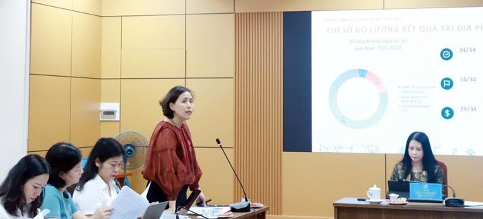 Bà Trần Thị Thu Hà, Phó trưởng Ban Công tác Phụ nữ, TƯ Hội LHPN Việt Nam, trình bày tóm tắt kết quả thực hiện Đề án 01