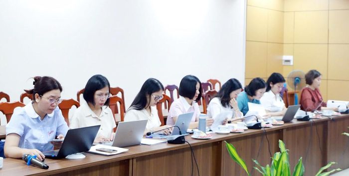 Các đại biểu tham dự Cuộc họp
