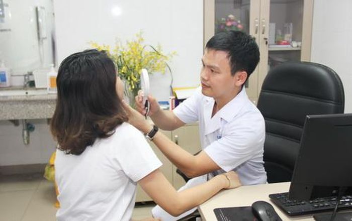 TS. Vũ Huy Lượng, Trưởng nhóm chuyên môn Bệnh viêm mạch, Trưởng khoa Laser và Săn sóc da, Bệnh viện Da liễu Trung ương.