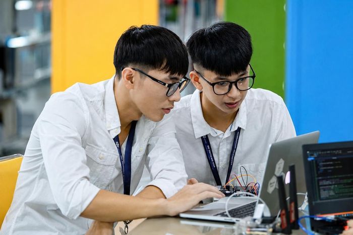 467.590 thí sinh, tương đương 53,4% tổng số thí sinh đăng ký xét tuyển, có ít nhất một nguyện vọng thuộc nhóm ngành STEM. Ảnh minh họa.