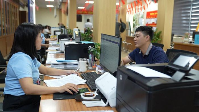 Trung tâm Phục vụ hành chính công thành phố là cơ quan đầu mối vận hành hệ thống. Ảnh: Văn Lợi