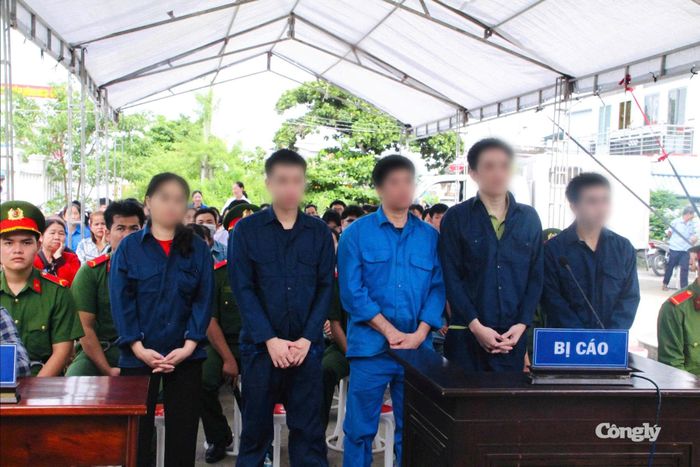 Các bị cáo tại phiên tòa.