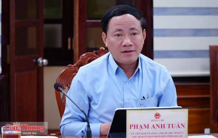 Chủ tịch UBND tỉnh Gia Lai Phạm Anh Tuấn đề nghị Tập đoàn Xăng dầu Việt Nam ưu tiên tối đa nguồn cung cho Gia Lai.