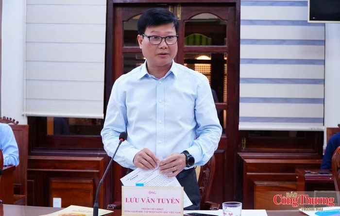 Tổng Giám đốc Tập đoàn Xăng dầu Việt Nam Lưu Văn Tuyển phát biểu tại buổi làm việc.