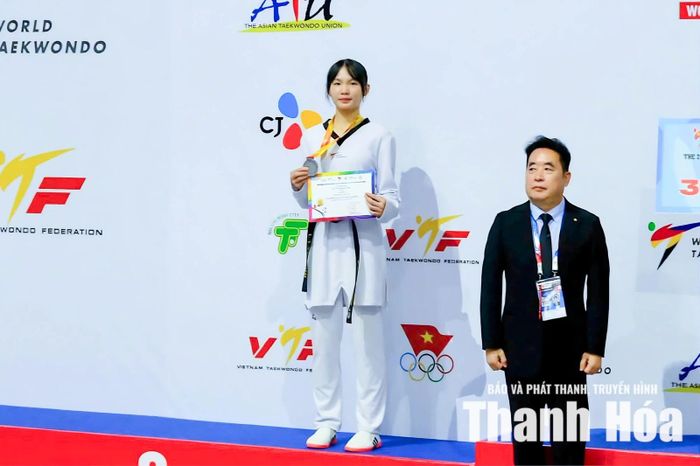 Lang Thị Yến Nhi giành HCB ở nội dung đối kháng hạng cân 57 kg nữ.