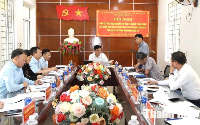 Đoàn giám sát số 174 Ủy ban MTTQ tỉnh giám sát việc thực hiện dân chủ ở cơ sở gắn với trách nhiệm người đứng đầu tại phường Nghi Sơn.