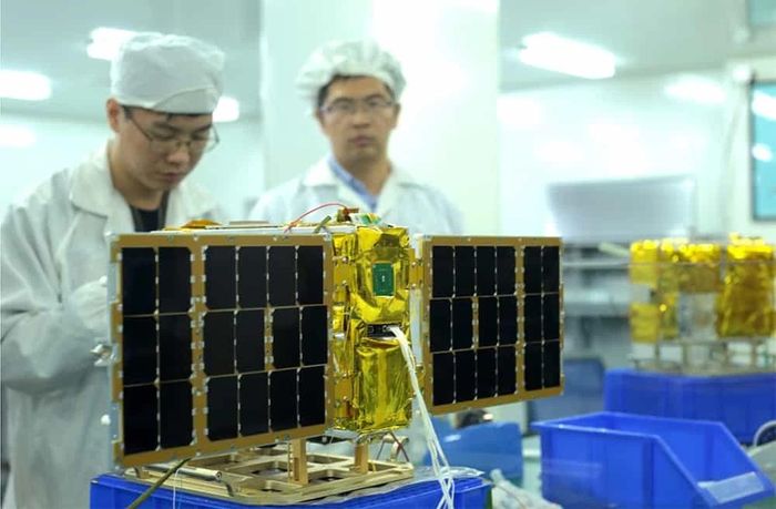 Trung Quốc đang xây dựng các cơ sở sản xuất tự động quy mô lớn, với công suất ước tính từ 4.000-5.000 vệ tinh mỗi năm. Ảnh: The Wire China.