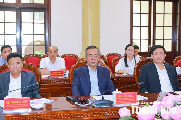 Bí thư Tỉnh ủy Lê Đức Thái và các đồng chí lãnh đạo tỉnh dự buổi tiếp và làm việc.