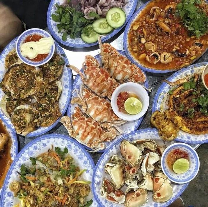 Hải sản tươi ngon bên biển Đà Nẵng.
