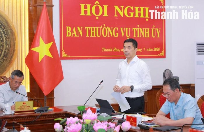 Phó Bí thư Thường trực Tỉnh ủy Nguyễn Hồng Phong phát biểu tại hội nghị.