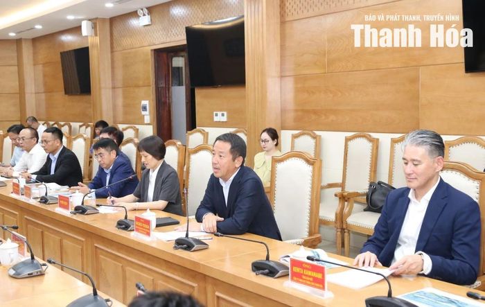Các thành viên đoàn công tác của Tập đoàn Sumitomo dự buổi làm việc.
