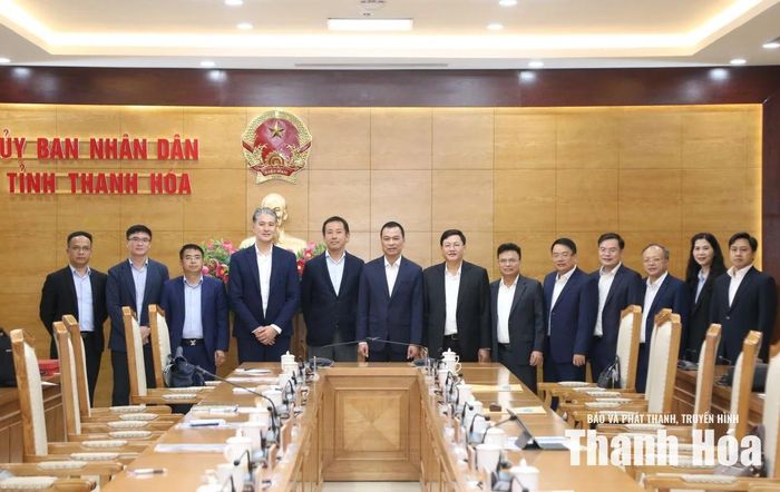 Các đại biểu chụp ảnh lưu niệm sau buổi làm việc.