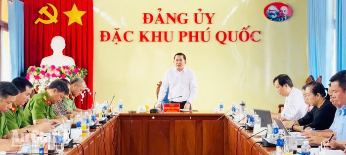 Quang cảnh cuộc họp.