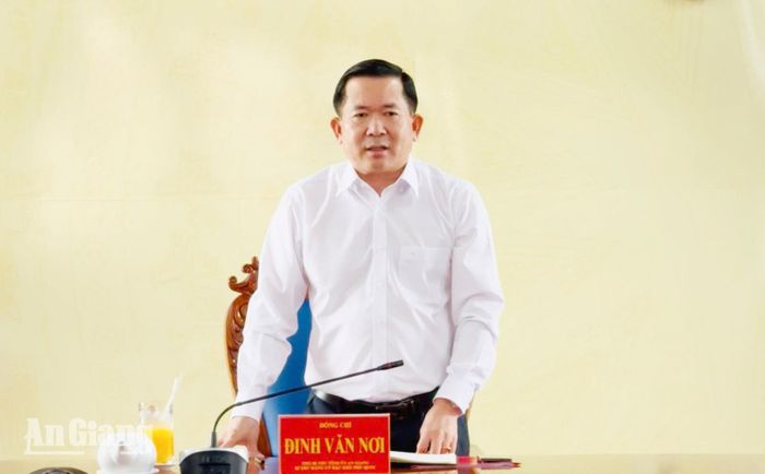 Phó Bí thư Tỉnh ủy An Giang, Bí thư Đảng ủy đặc khu Phú Quốc Đinh Văn Nơi phát biểu tại buổi làm việc.
