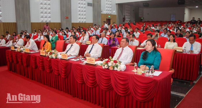 Đại biểu tham dự hội nghị.