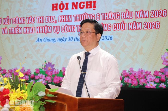 Đồng chí Hồ Văn Mừng phát biểu chỉ đạo tại hội nghị.