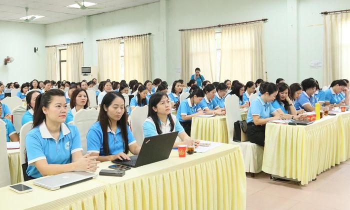 Các đại biểu dự hội nghị.