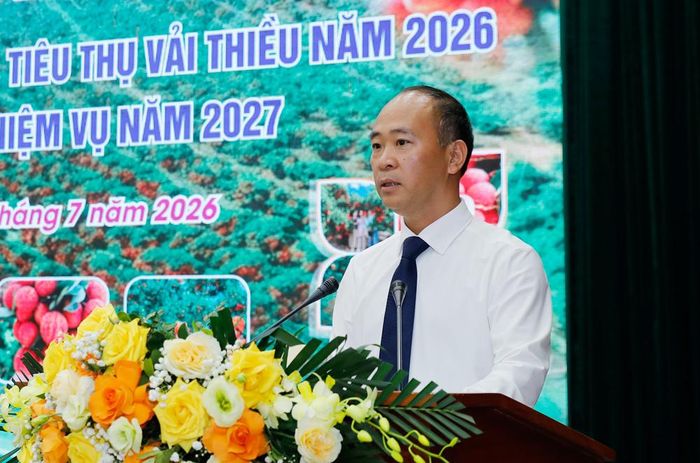  Đồng chí Nguyễn Thế Thi, Phó Giám đốc Sở Công Thương báo cáo tại hội nghị. 