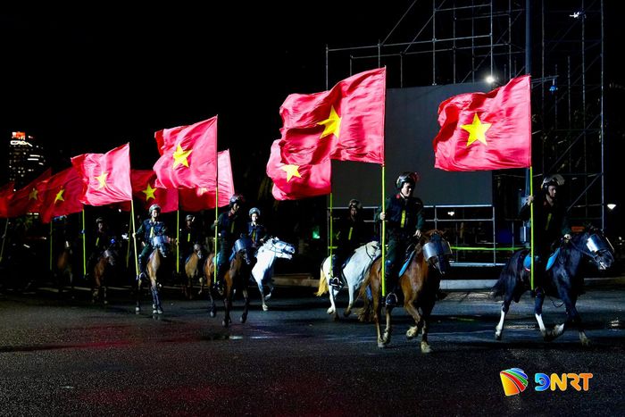 Lực lượng Cảnh sát cơ động kỵ binh tham gia hợp luyện. Ảnh: T.CÔNG