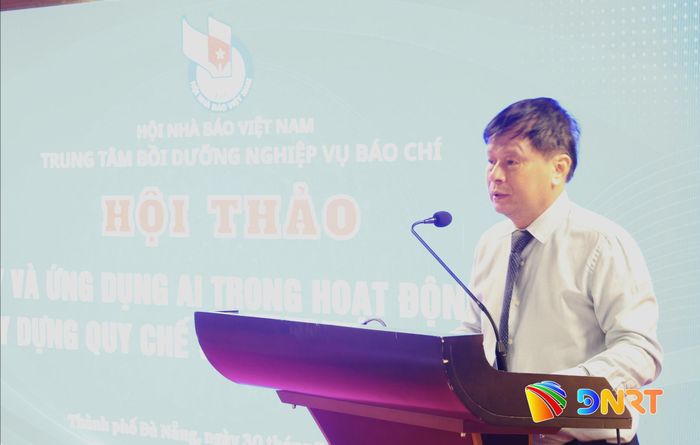 Phó Chủ tịch Hội Nhà báo Việt Nam Trần Trọng Dũng phát biểu tại hội thảo. Ảnh: NGỌC HÀ