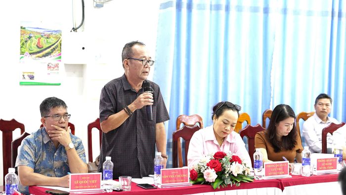 Đại biểu phát biểu tham luận, đóng góp ý kiến phát triển du lịch xã Quế Phước giai đoạn 2026 - 2031. Ảnh: MINH THÔNG