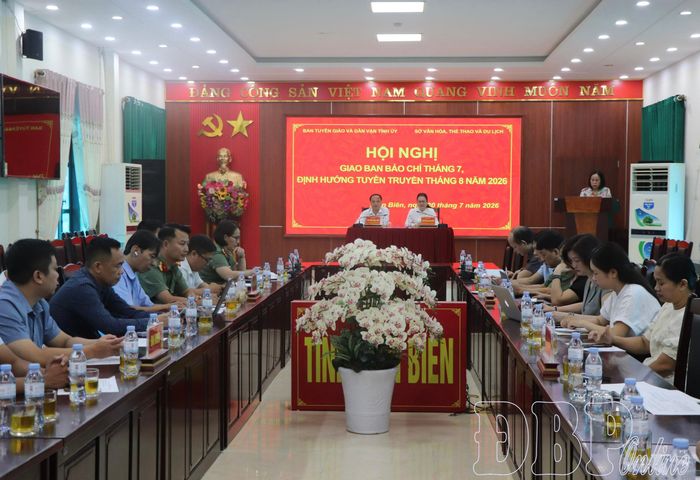 Toàn cảnh hội nghị.