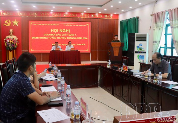 Lãnh đạo Bộ Chỉ huy Quân sự tỉnh thông tin về triển khai "Chiến dịch 500 ngày đêm đẩy mạnh thực hiện tìm kiếm, quy tập và xác định danh tính hài cốt liệt sĩ".