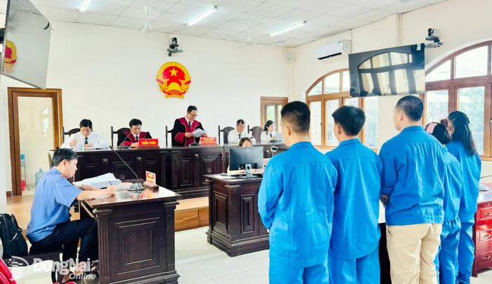 Hội đồng xét xử tiến hành tuyên án đối với các bị cáo phạm tội trong vụ án. Ảnh: Tố Tâm