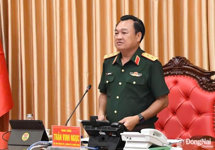 Trung tướng Trần Vinh Ngọc, Bí thư Đảng ủy, Chính ủy Quân khu 7 phát biểu chỉ đạo tại hội nghị. Ảnh: Cường Hoàng