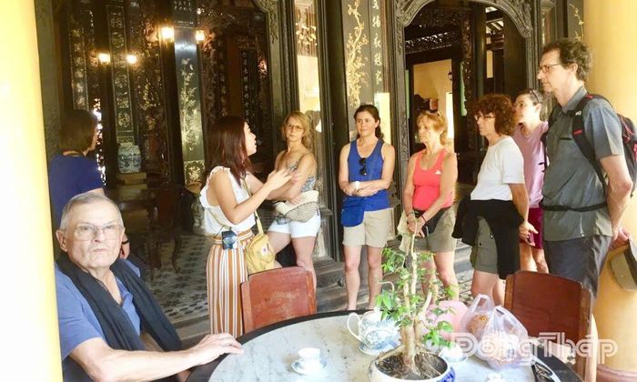 6 tháng đầu năm 2026, lĩnh vực du lịch tiếp tục phục hồi và tăng trưởng tốt, nhiều điểm du lịch thu hút đông đảo khách du lịch trong và ngoài nước đến tham quan trải nghiệm. Ảnh: MINH THÀNH