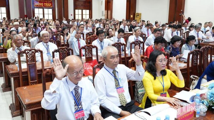 100% đại biểu biểu quyết thông qua các chỉ tiêu của Nghị quyết đại hội.