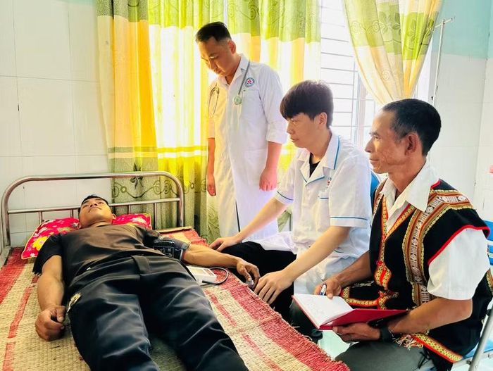  Trạm Y tế xã Krong chăm sóc sức khỏe ban đầu cho người dân. Ảnh: D.Đ 