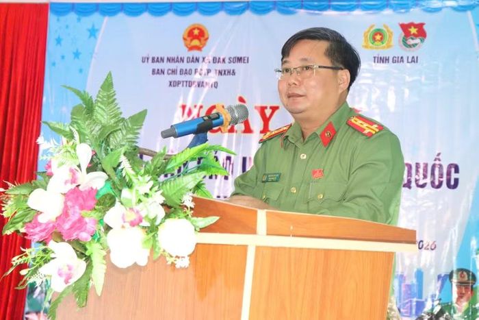  Đại tá Nguyễn Chí Linh - Phó Giám đốc Công an tỉnh phát biểu tại ngày hội. Ảnh: Lạc Hà 