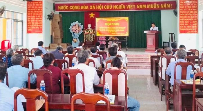  Các học viên còn được hướng dẫn kỹ thuật chăm sóc, phòng chống một số dịch bệnh trên đàn gia súc, góp phần nâng cao hiệu quả chăn nuôi. Ảnh: Bình Vũ 