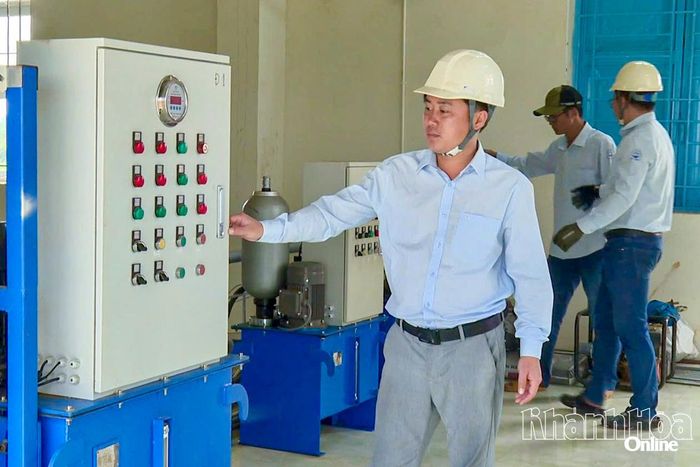 Kiểm tra hệ thống điều khiển tại hồ Sông Cái, từng bước nâng cao hiệu quả quản lý, điều tiết nguồn nước bằng dữ liệu số.