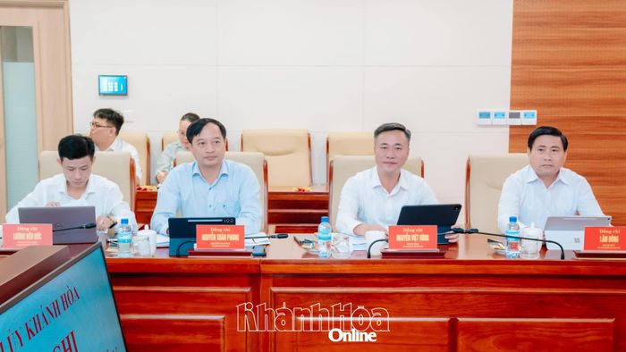 Các đồng chí: Lâm Đông, Nguyễn Việt Hùng, Nguyễn Xuân Phong, Lương Hữu Đức tham dự hội nghị.