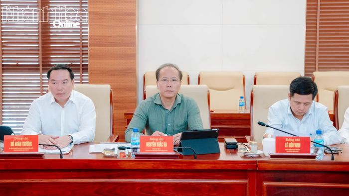 Các đồng chí: Hồ Xuân Trường, Nguyễn Khắc Hà, Lê Hữu Vinh tham dự hội nghị.