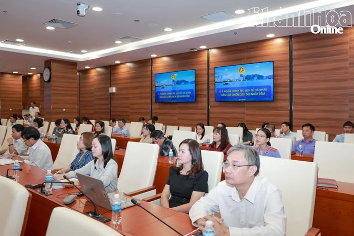 Các đại biểu tiếp nhận nhiều thông tin quan trọng từ hội nghị báo cáo viên Tỉnh ủy tháng 7-2026.