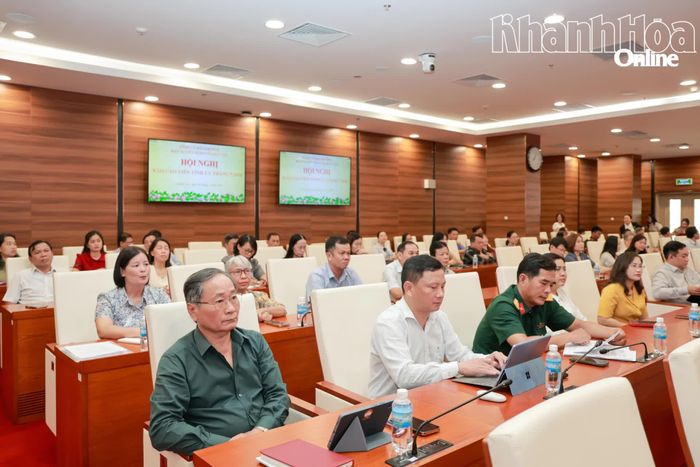 Các đại biểu tham dự hội nghị tại điểm cầu chính của tỉnh.