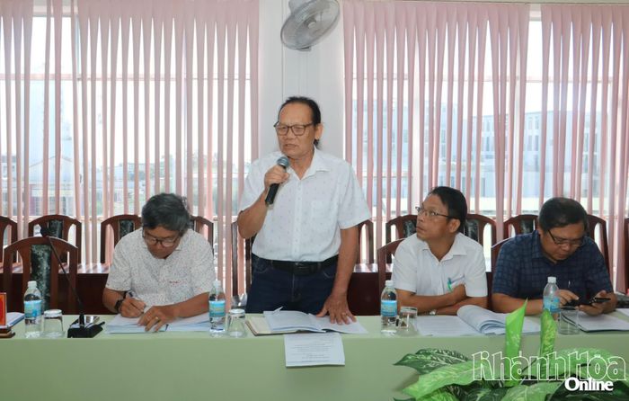 Các chuyên gia đóng góp ý kiến.