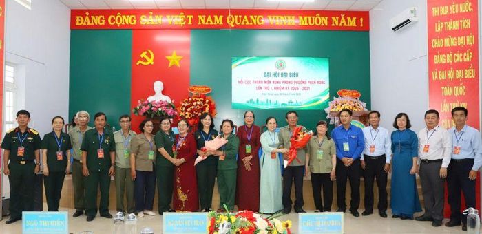 Ban Chấp hành Hội Cựu thanh niên xung phong phường Phan Rang nhiệm kỳ 2026 - 2031 ra mắt đại hội.