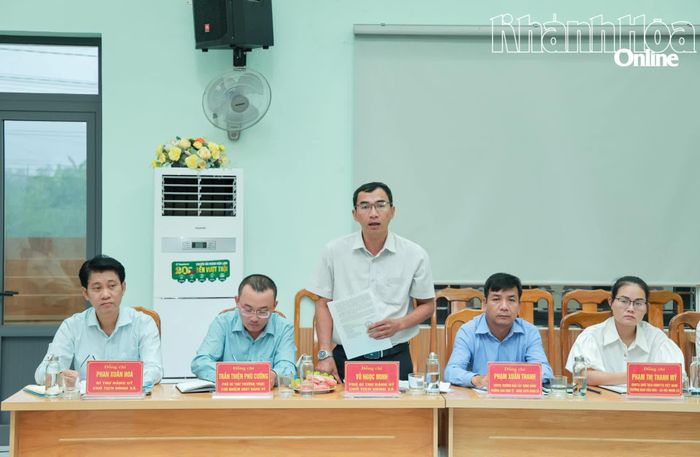 Ông Võ Ngọc Minh - Phó Bí thư Đảng ủy, Chủ tịch UBND xã Tân Định phát biểu kiến nghị tháo gỡ một số khó khăn của địa phương.